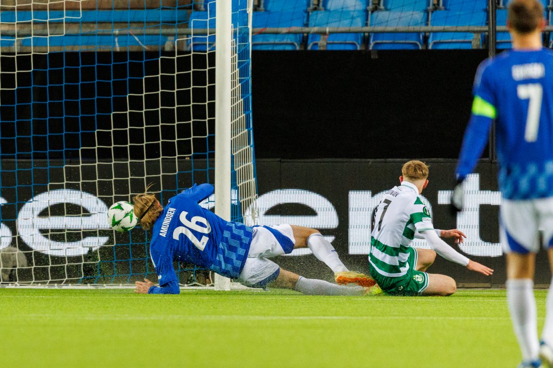 Michael Noonan setter inn 0-1 etter en forsvarstabbe. Foto: Svein Ove Ekornesvåg / NTB