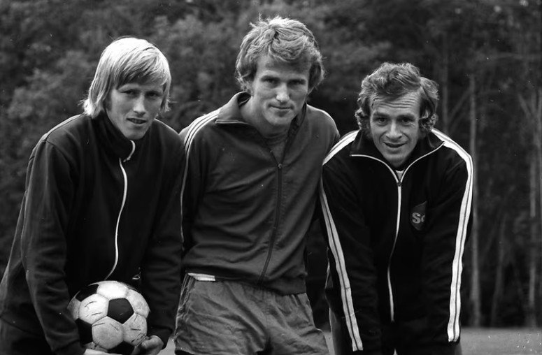Svein Kanestrøm til høyre sammen med Knut Bjørnå og Tore Hagh. Foto: Jan H. Indbjør, Romsdals Budstikke