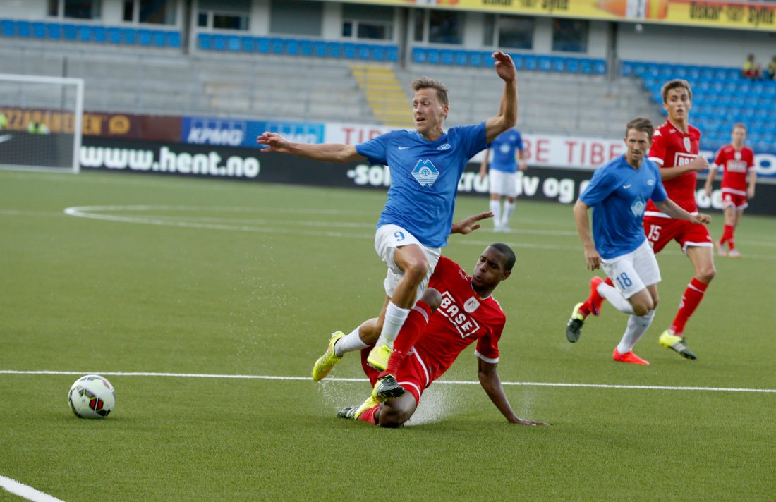 Mattias Mostrøm med en farlig sjanse for Molde i kampen mot Standard Liege på Aker Stadion i 2015. Foto: Terje Pedersen / NTB