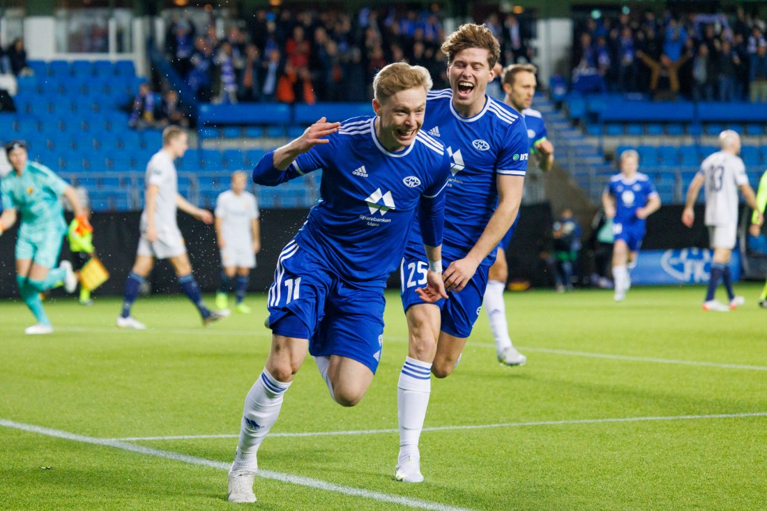 Ola Brynhildsen (t.v.) og Emil Breivik feirer 1-0-scoring mot svenske Djurgården i 2022. Foto: Svein Ove Ekornesvåg / NTB