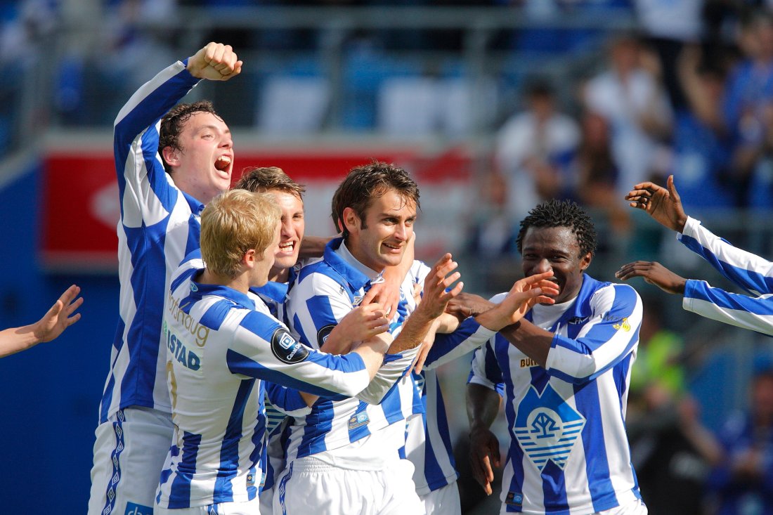 Magne Hoseth feirer scoring i jubileumskampen i 2011 sammen med Vegard Forren (t.v.), Kristoffer Paulsen Vatshaug, Magnus Wollf Eikrem og Daniel Chima Chukwu. Foto: Svein Ove Ekornesvåg / NTB