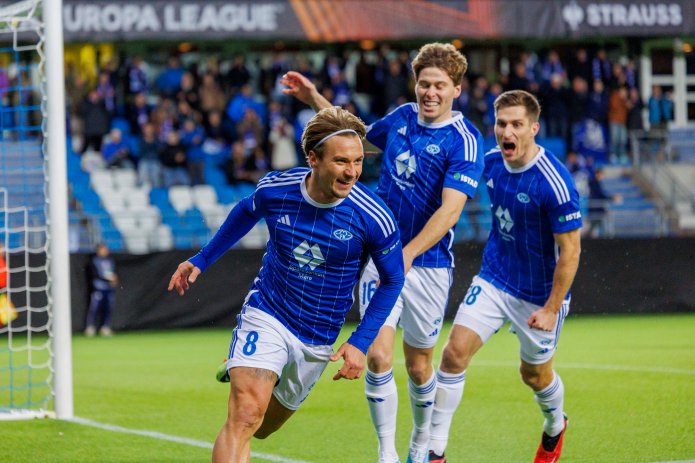 Fotballfest mot Häcken i høstsola