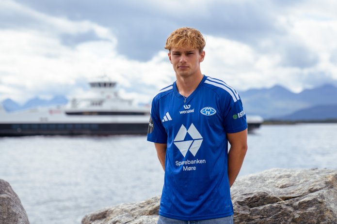 Jonathan Fugelsnes signerer sin første A-lagskontrakt